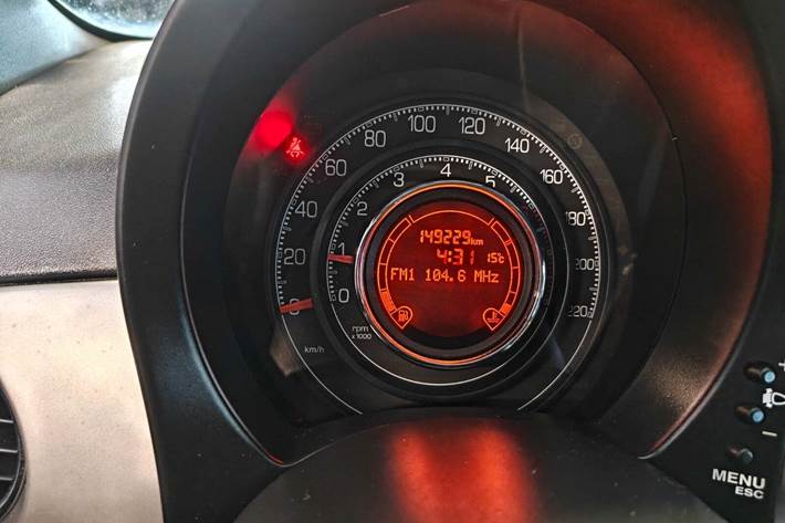 Gul Fiat 500 fra 2012