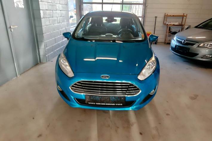 Gul Ford Fiesta fra 2013