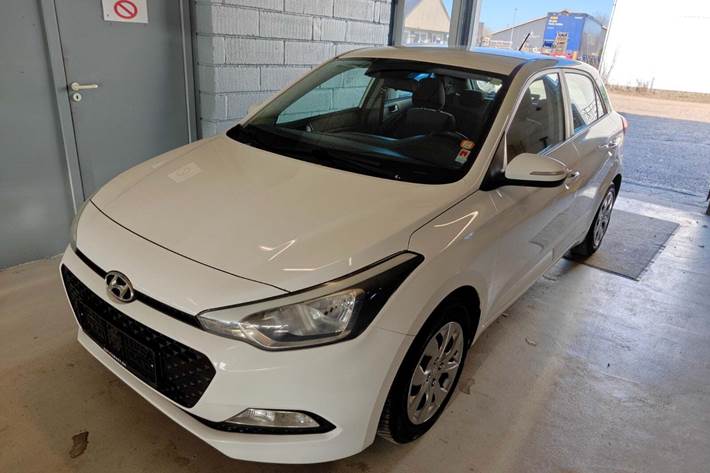 Gul Hyundai i20 fra 2015