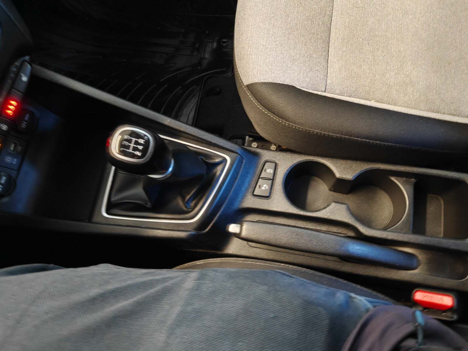 Gul Hyundai i20 fra 2015