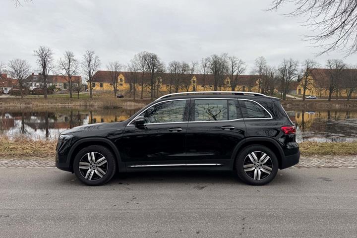 Sort Mercedes EQB250 fra 2022