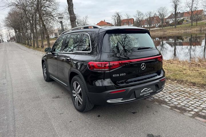 Sort Mercedes EQB250 fra 2022