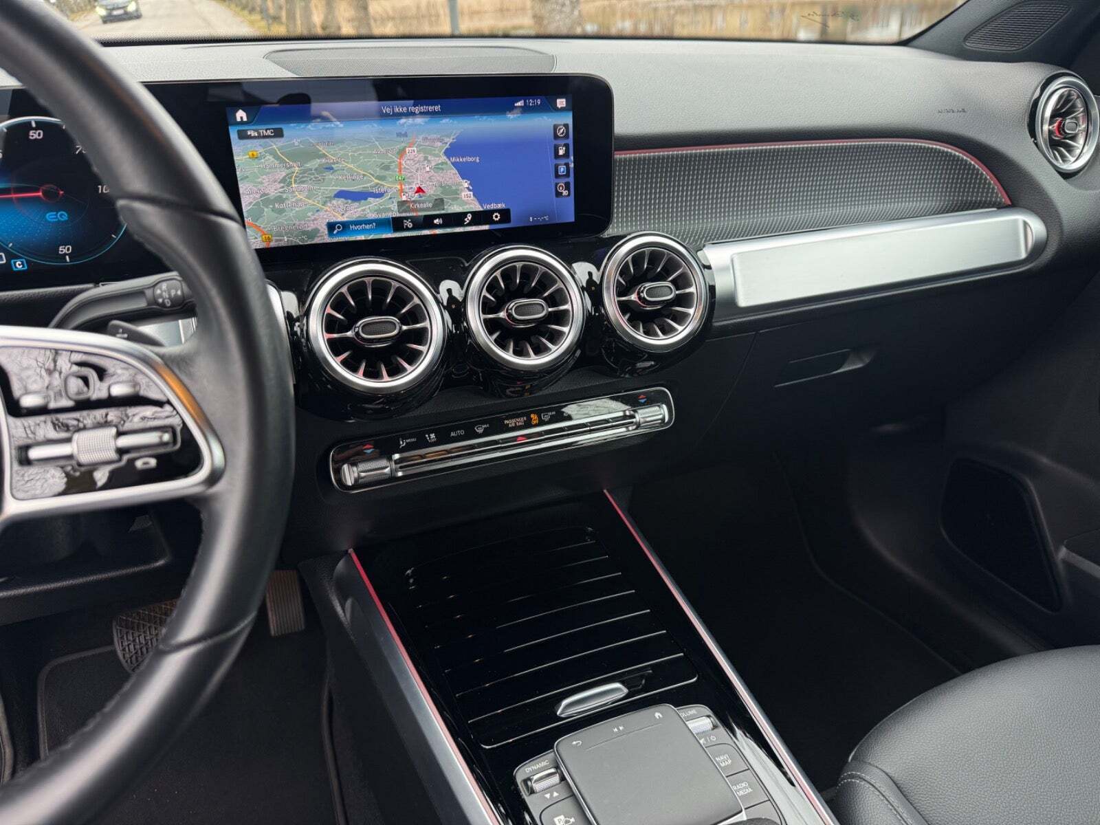 Sort Mercedes EQB250 fra 2022