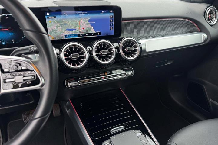Sort Mercedes EQB250 fra 2022