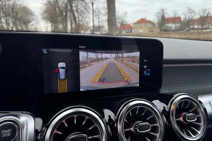 Sort Mercedes EQB250 fra 2022