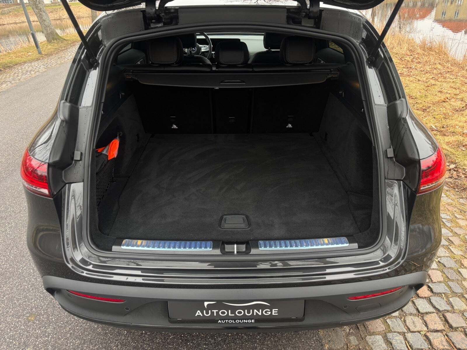 Grå Mercedes EQC400 fra 2022