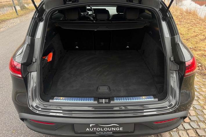 Grå Mercedes EQC400 fra 2022