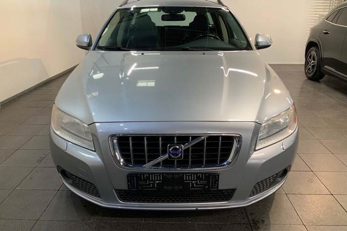 Sølv Volvo V70 fra 2009
