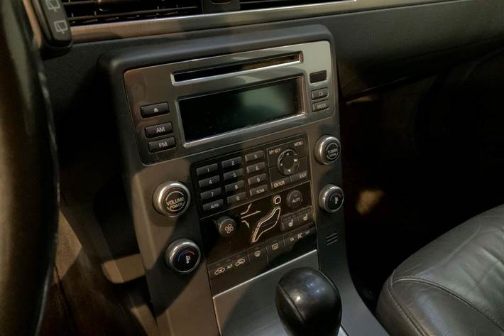 Sølv Volvo V70 fra 2009