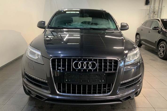 Sort Audi Q7 fra 2012