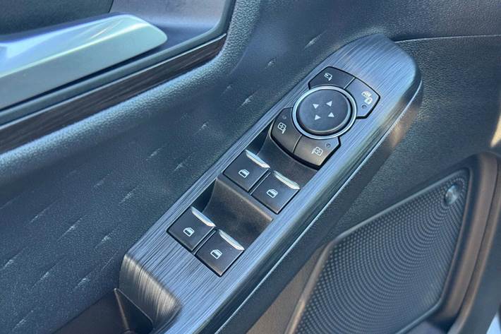 Grå Ford Kuga fra 2020