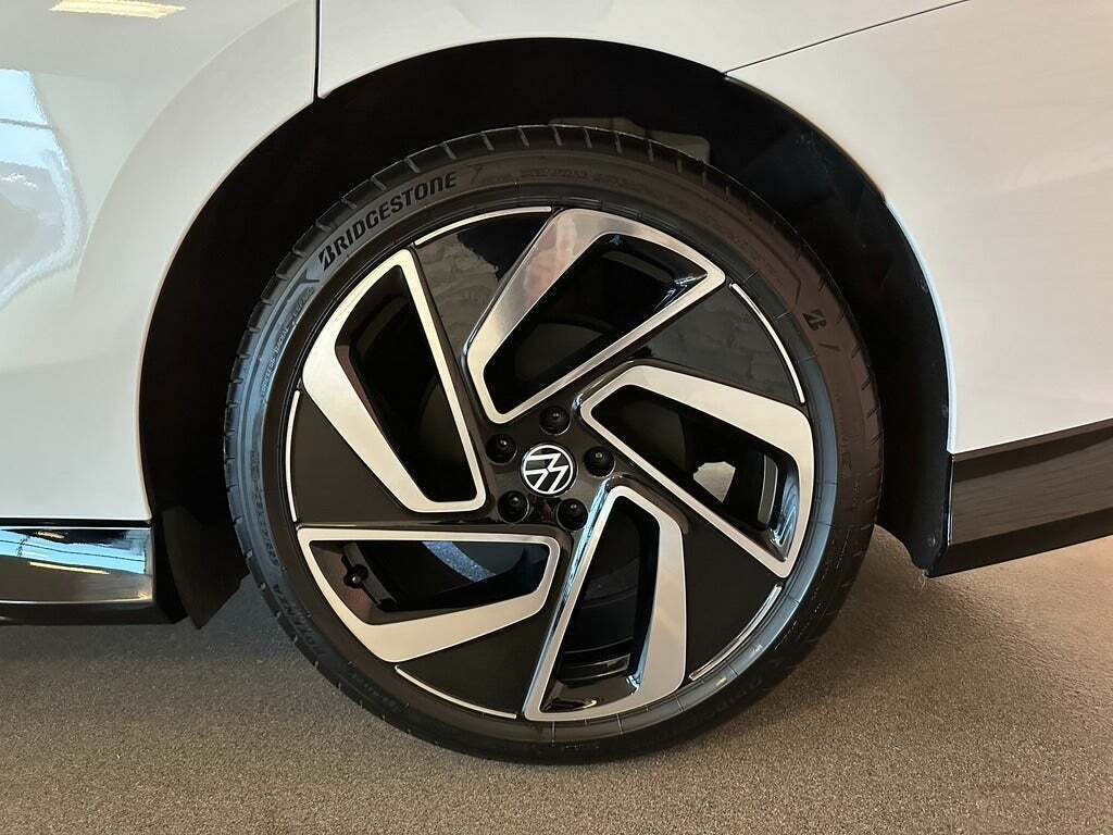 Hvid VW ID.7 fra 2025