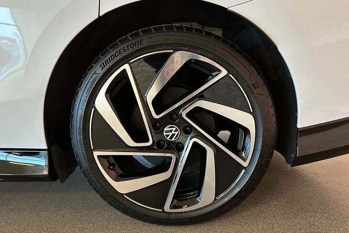 Hvid VW ID.7 fra 2025