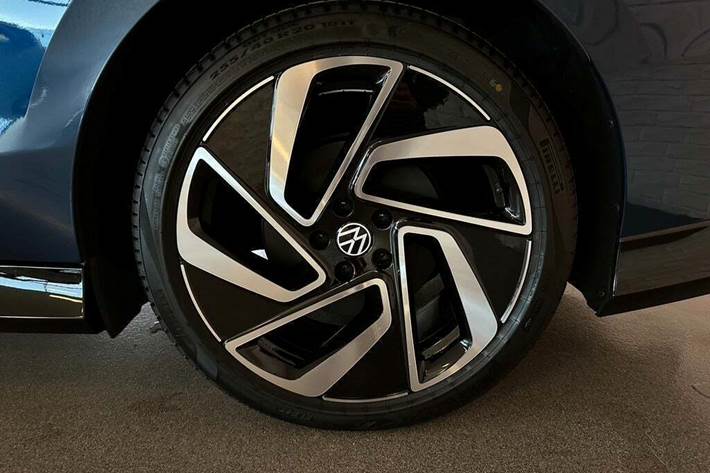 Blå VW ID.7 fra 2025