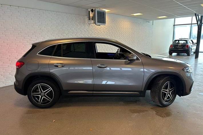 Grå Mercedes EQA250+ fra 2024