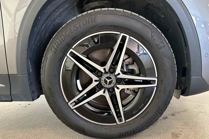 Grå Mercedes EQA250+ fra 2024