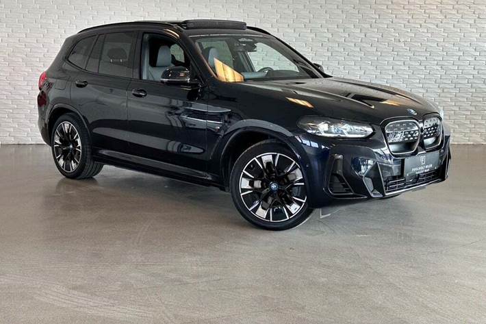 Sort BMW iX3 fra 2023
