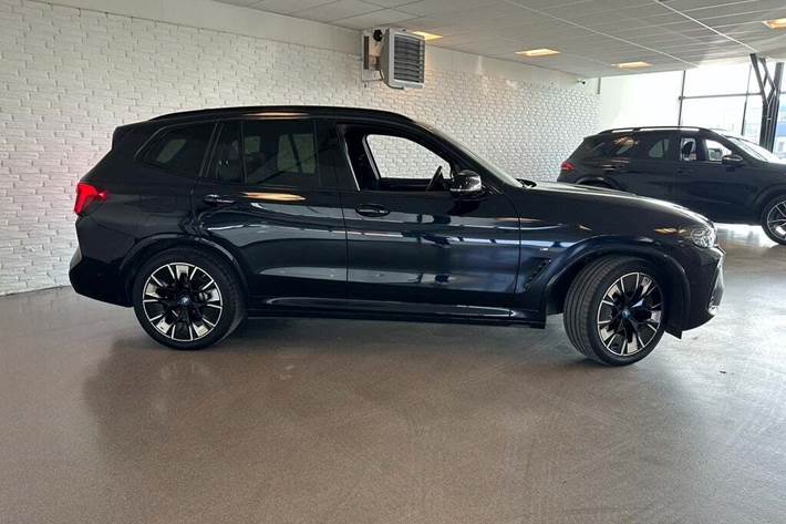 Sort BMW iX3 fra 2023