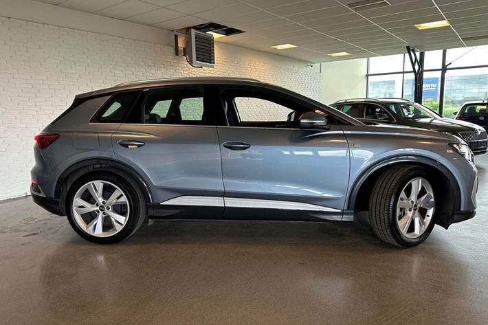 Blå Audi Q4 e-tron fra 2022