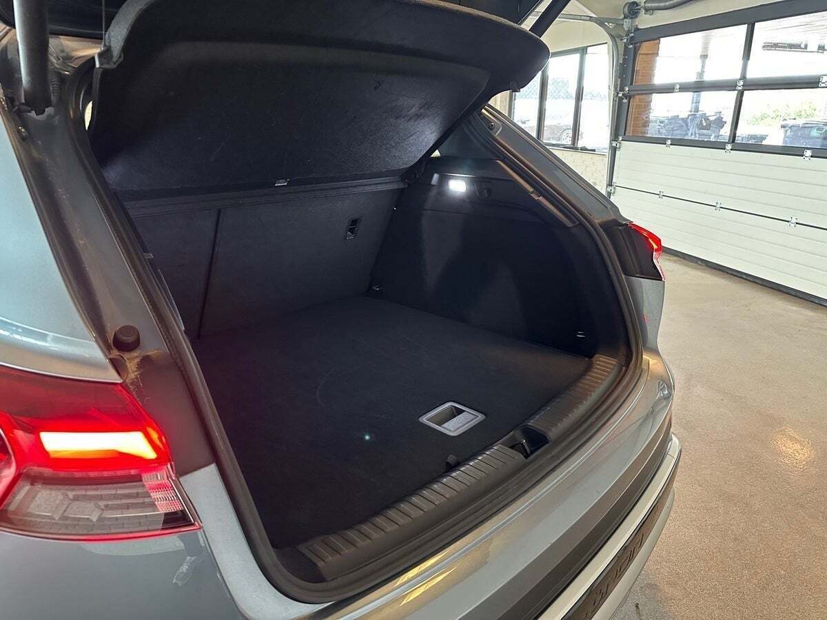 Blå Audi Q4 e-tron fra 2022