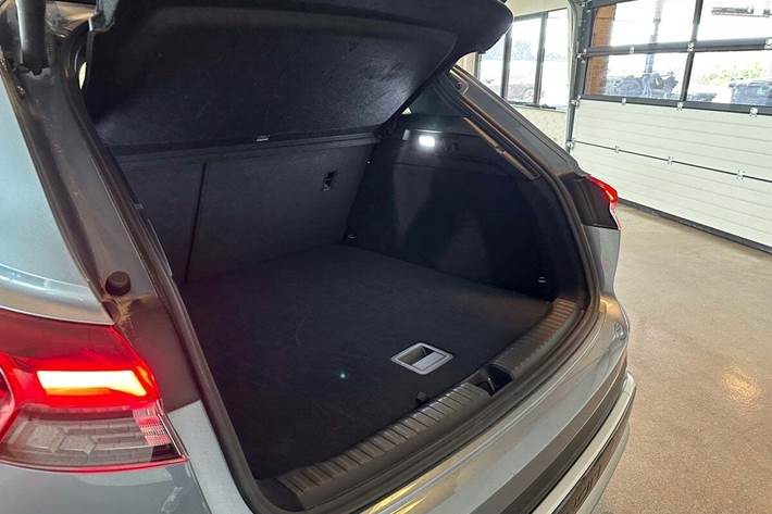 Blå Audi Q4 e-tron fra 2022