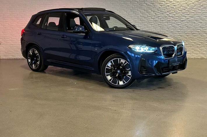 Blå BMW iX3 fra 2022