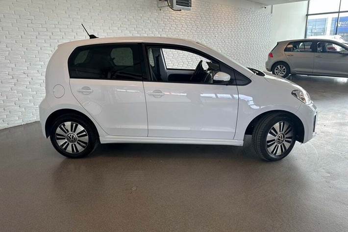 Hvid VW E-UP! fra 2023