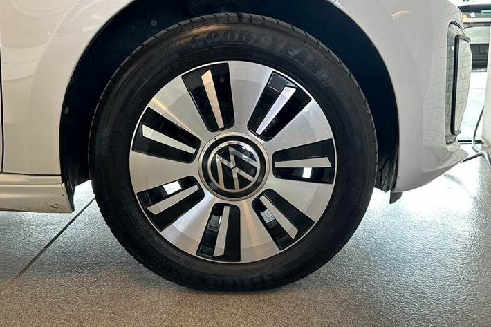Hvid VW E-UP! fra 2023