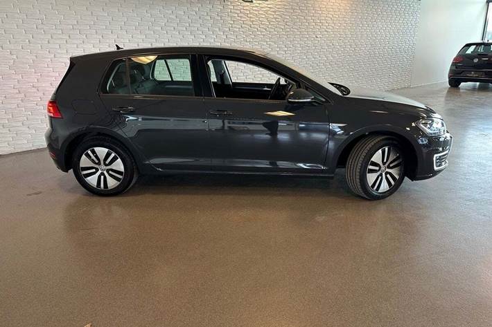 Grå VW e-Golf VII fra 2020