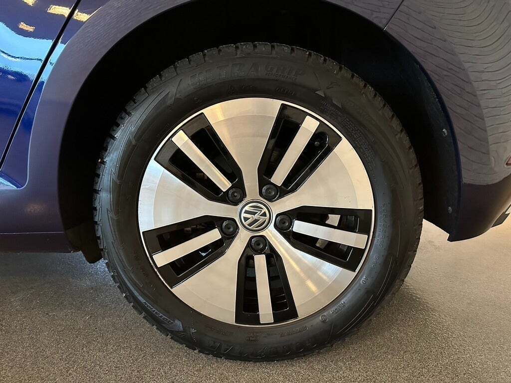 Blå VW e-Golf VII fra 2020