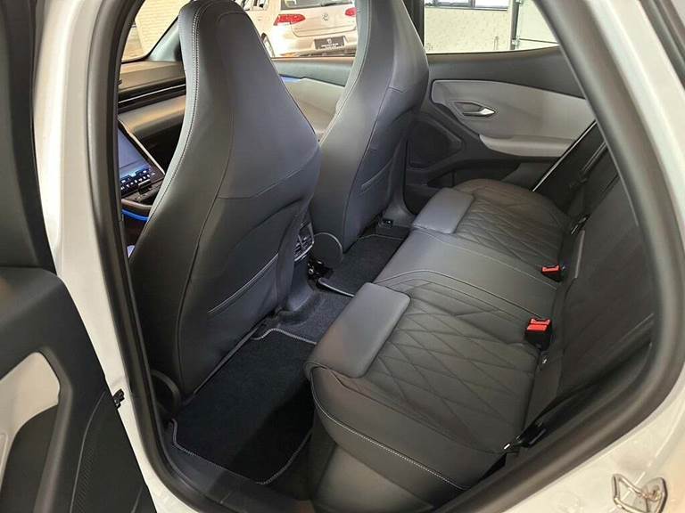 Ford Explorer 77 Premium Extended Range