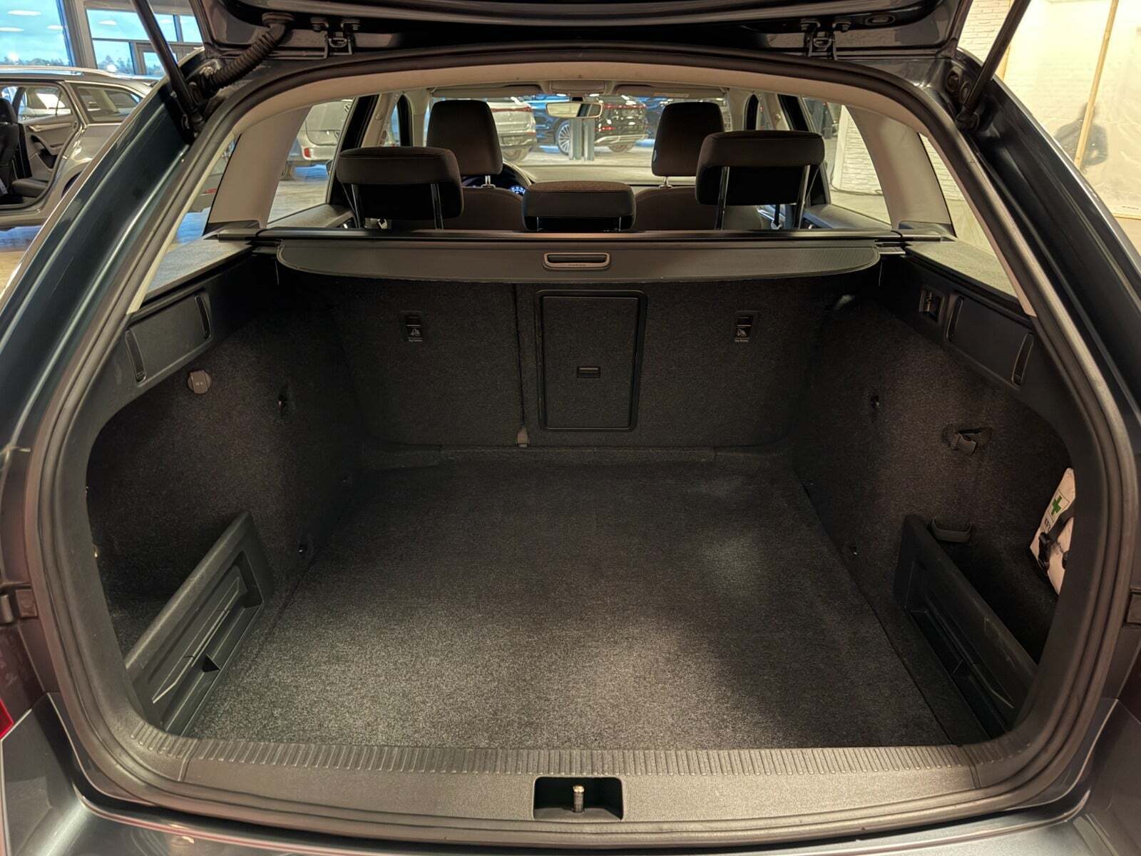 Grå Skoda Octavia fra 2019