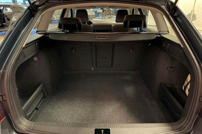 Grå Skoda Octavia fra 2019