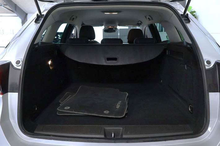 Sølv Opel Astra fra 2017