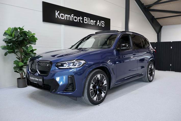 Blå BMW iX3 fra 2022