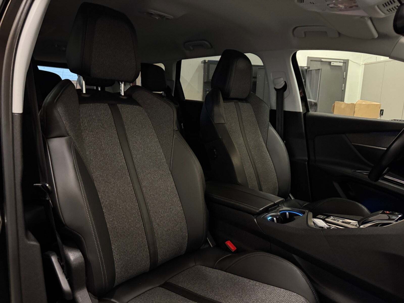 Sort Peugeot 5008 fra 2018