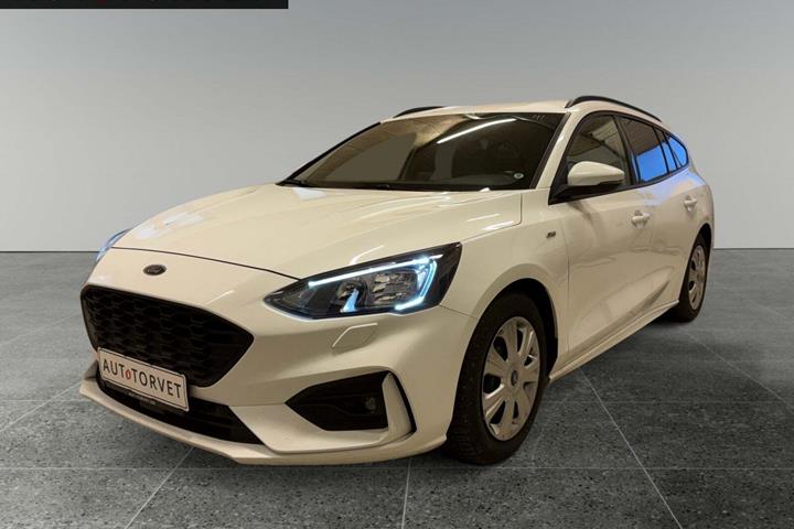Hvid Ford Focus fra 2021 set udefra