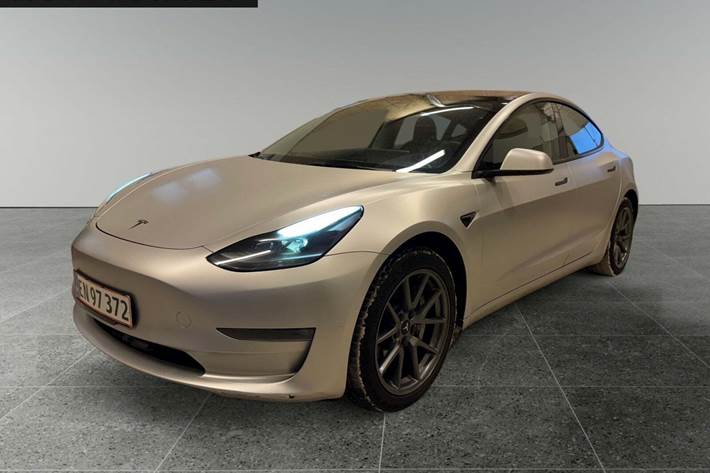 Hvid Tesla Model 3 fra 2021