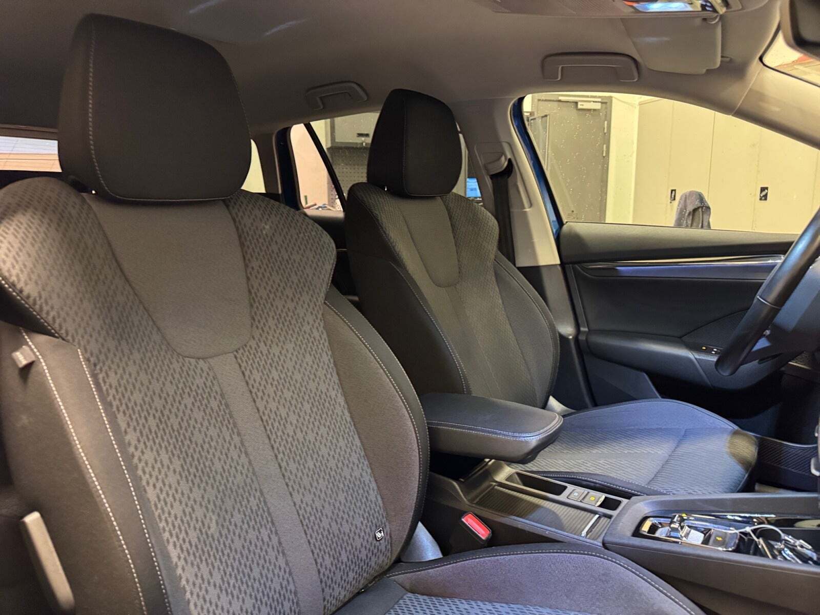 Blå Skoda Octavia fra 2021