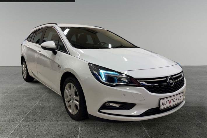 Hvid Opel Astra fra 2019