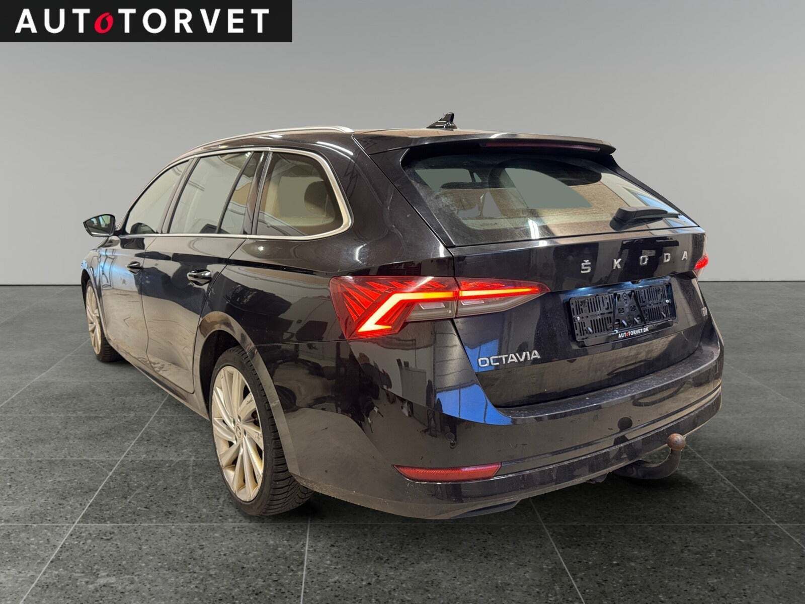 Sort Skoda Octavia fra 2021