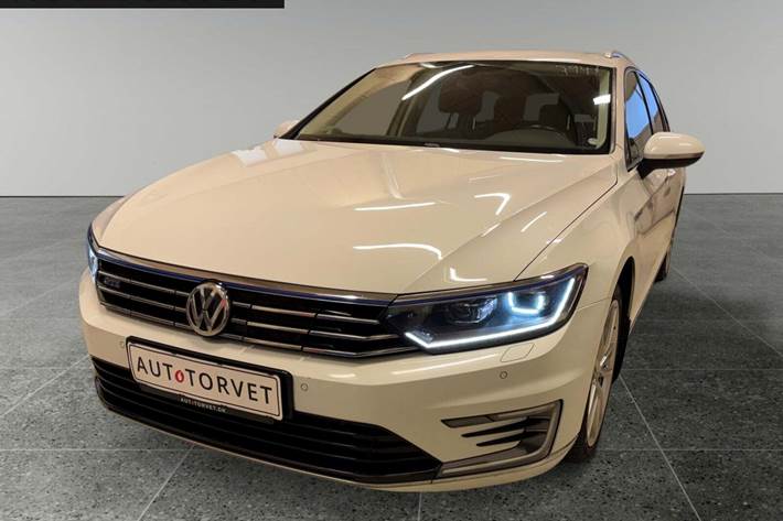 Hvid VW Passat fra 2017