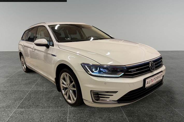 Hvid VW Passat fra 2017