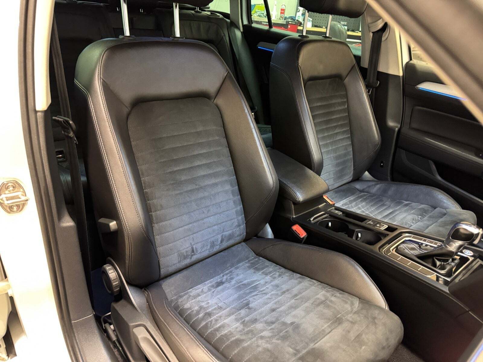 Hvid VW Passat fra 2017