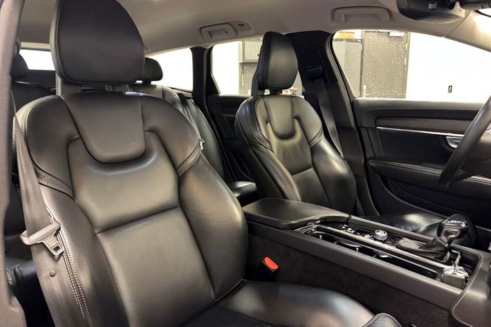 Grå Volvo V90 CC fra 2019