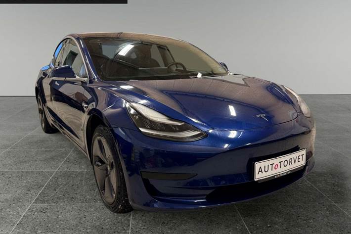 Blå Tesla Model 3 fra 2020