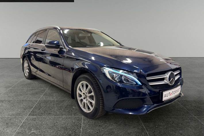 Blå Mercedes C220 d fra 2018