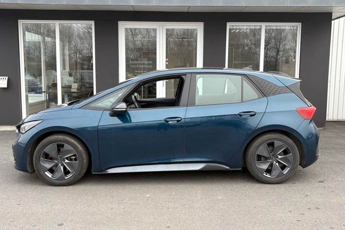 Blå Cupra Born fra 2023