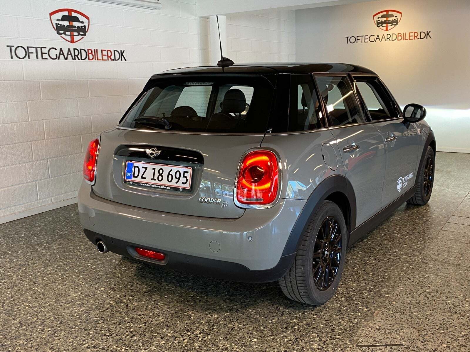 Grå Mini Cooper fra 2017