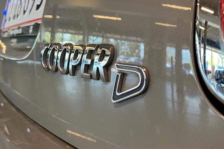 Grå Mini Cooper fra 2017